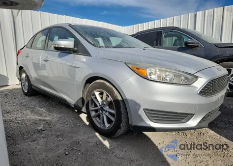 2016 Ford Focus Se z USA, uszkodzony, nr VIN 1FADP3F21GL380763